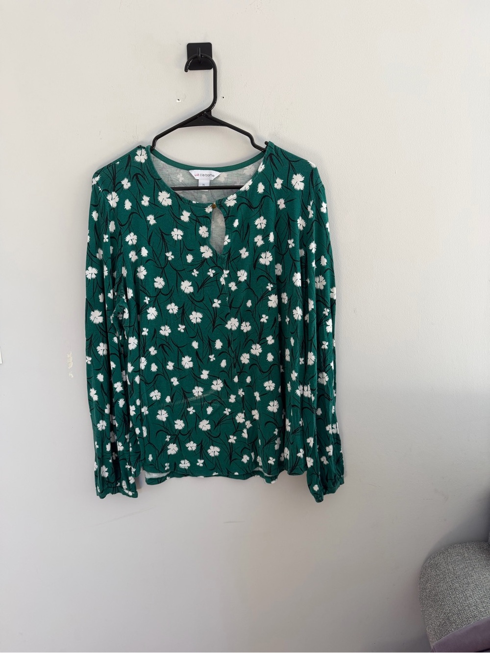 Liz Claiborne Emerald Green Floral Keyhole Long-Sleeve Top